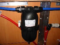 the Shurflo accumulator 
            mounted in Applause (60 kB)