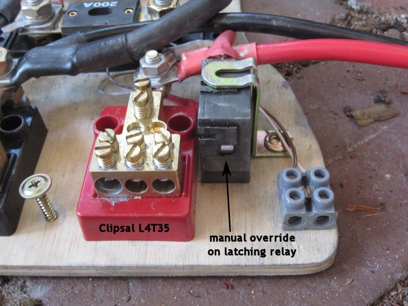 showing latching relay(83 kB) battery_board_top.jpg